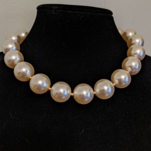 Chunky Pearl Neckalce